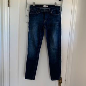 Size 25 Banana Republic skinny jeans. Fit 5’2 height person